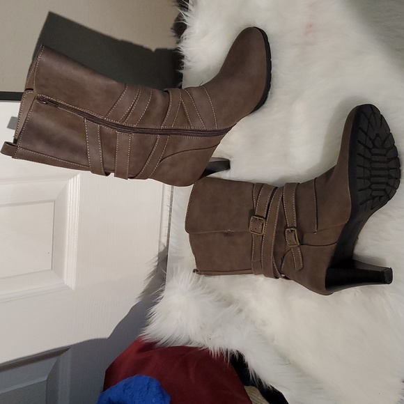 Black Rivet faux leather heeled boots Size 8 - Picture 3 of 8